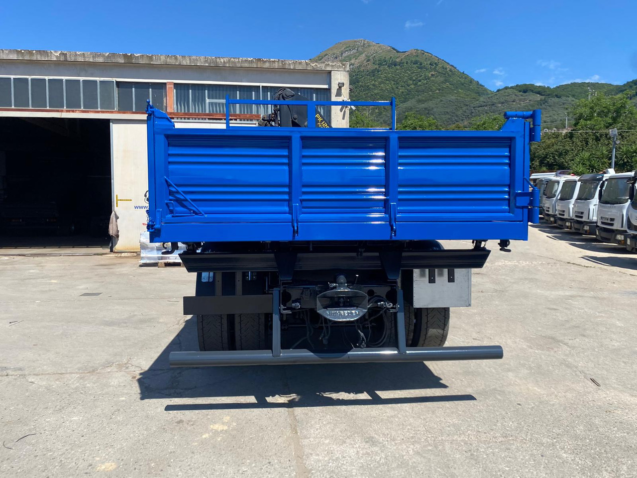 Nosturiauto, Kippiauto kuorma-auto IVECO EUROCARGO 190EL28: kuva Nosturiauto, Kippiauto kuorma-auto IVECO EUROCARGO 190EL28 Nosturiauto, Kippiauto kuorma-auto IVECO EUROCARGO 190EL28: kuva Nosturiauto, Kippiauto kuorma-auto IVECO EUROCARGO 190EL28