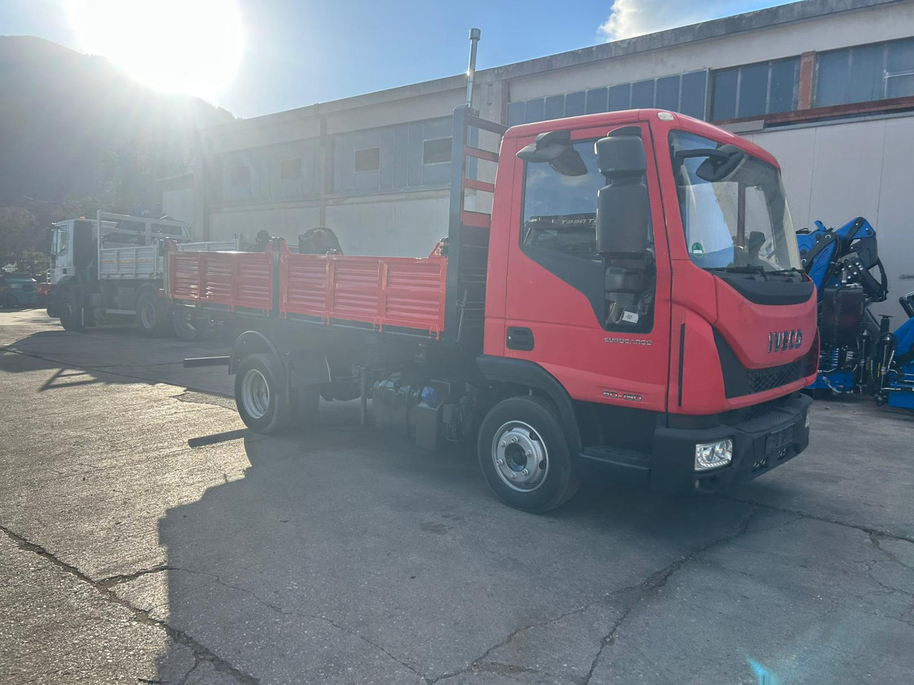IVECO EUROCARGO 80-190 - Kippiauto kuorma-auto: kuva IVECO EUROCARGO 80-190 - Kippiauto kuorma-auto IVECO EUROCARGO 80-190 - Kippiauto kuorma-auto: kuva IVECO EUROCARGO 80-190 - Kippiauto kuorma-auto