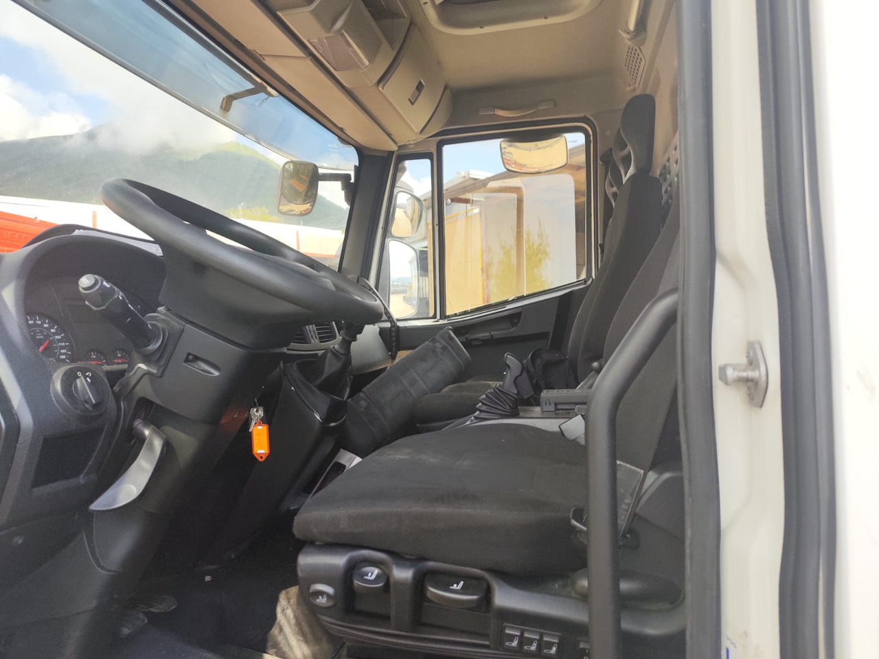 IVECO EUROCARGO 80-210 - Kuorma-auto alusta: kuva IVECO EUROCARGO 80-210 - Kuorma-auto alusta IVECO EUROCARGO 80-210 - Kuorma-auto alusta: kuva IVECO EUROCARGO 80-210 - Kuorma-auto alusta