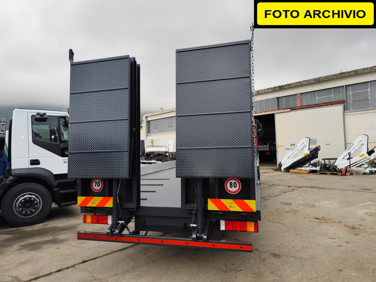 IVECO STRALIS 320S50 - Lava-kuorma-auto: kuva IVECO STRALIS 320S50 - Lava-kuorma-auto IVECO STRALIS 320S50 - Lava-kuorma-auto: kuva IVECO STRALIS 320S50 - Lava-kuorma-auto