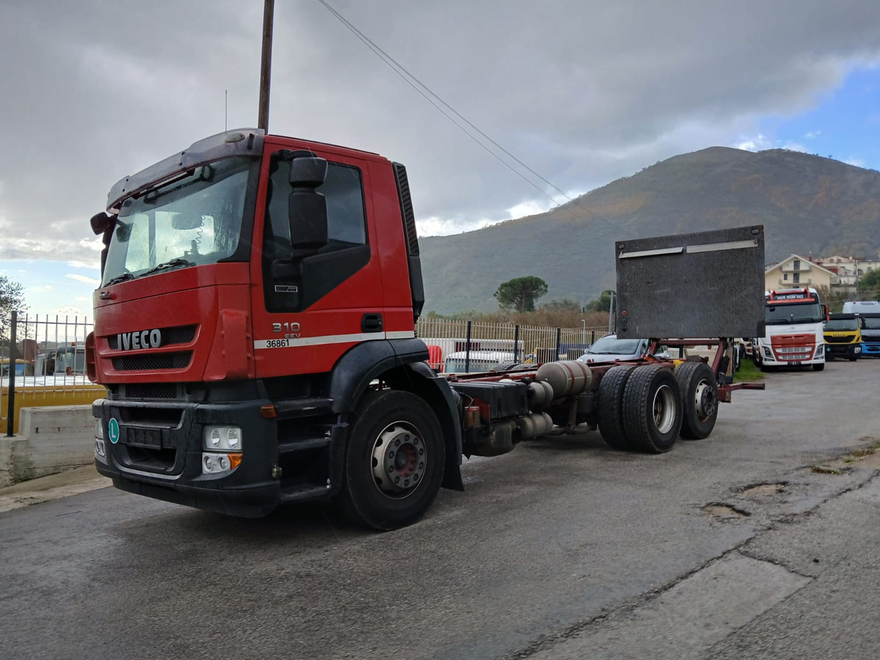 Kuorma-auto alusta IVECO STRALIS AD 260S31: kuva Kuorma-auto alusta IVECO STRALIS AD 260S31