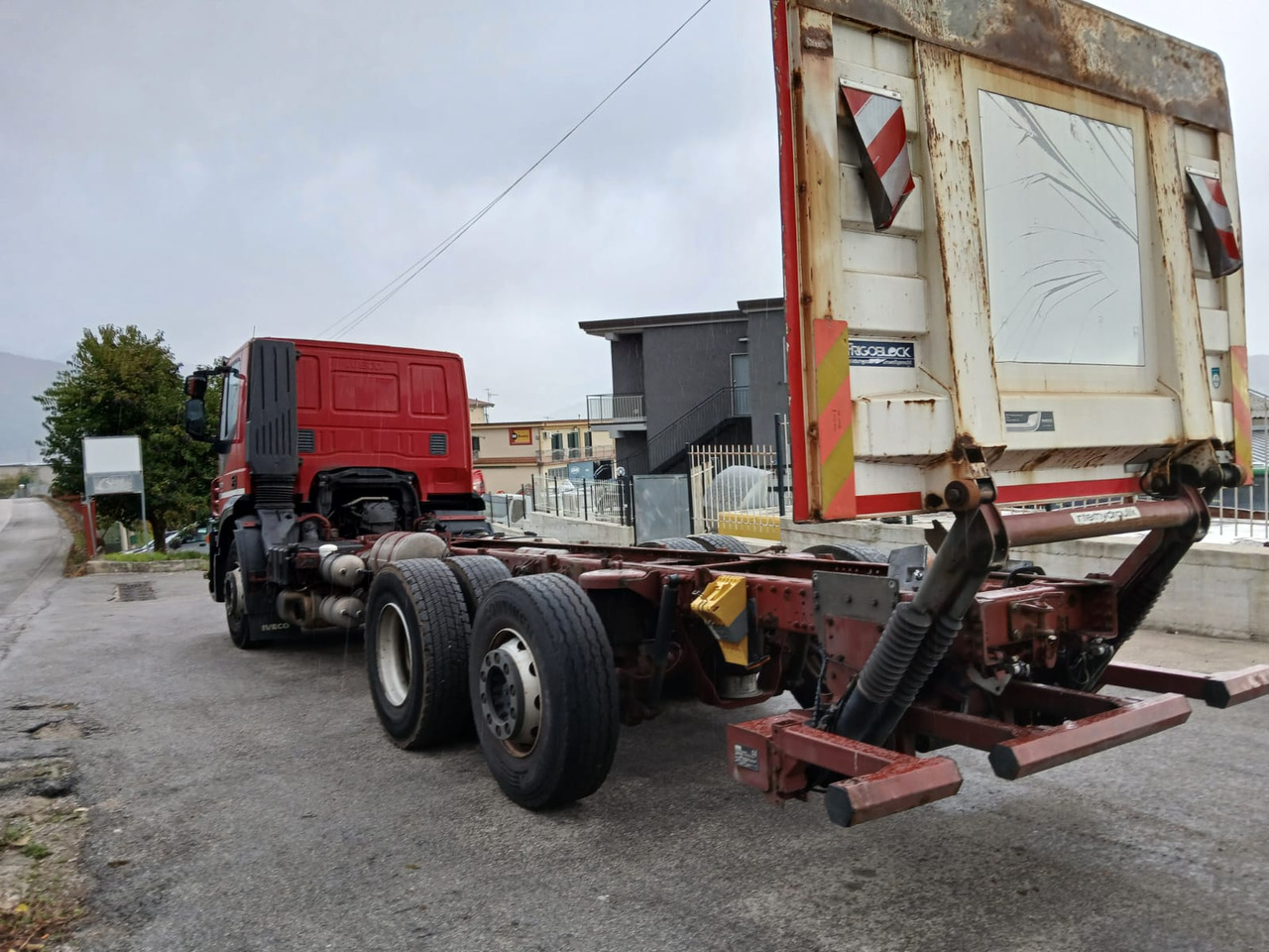Kuorma-auto alusta IVECO STRALIS AD 260S31: kuva Kuorma-auto alusta IVECO STRALIS AD 260S31
