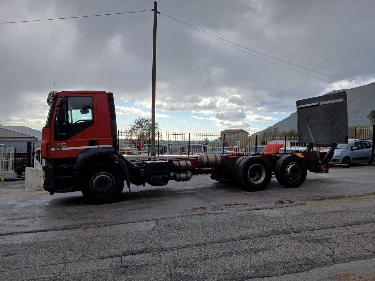 Kuorma-auto alusta IVECO STRALIS AD 260S31: kuva Kuorma-auto alusta IVECO STRALIS AD 260S31