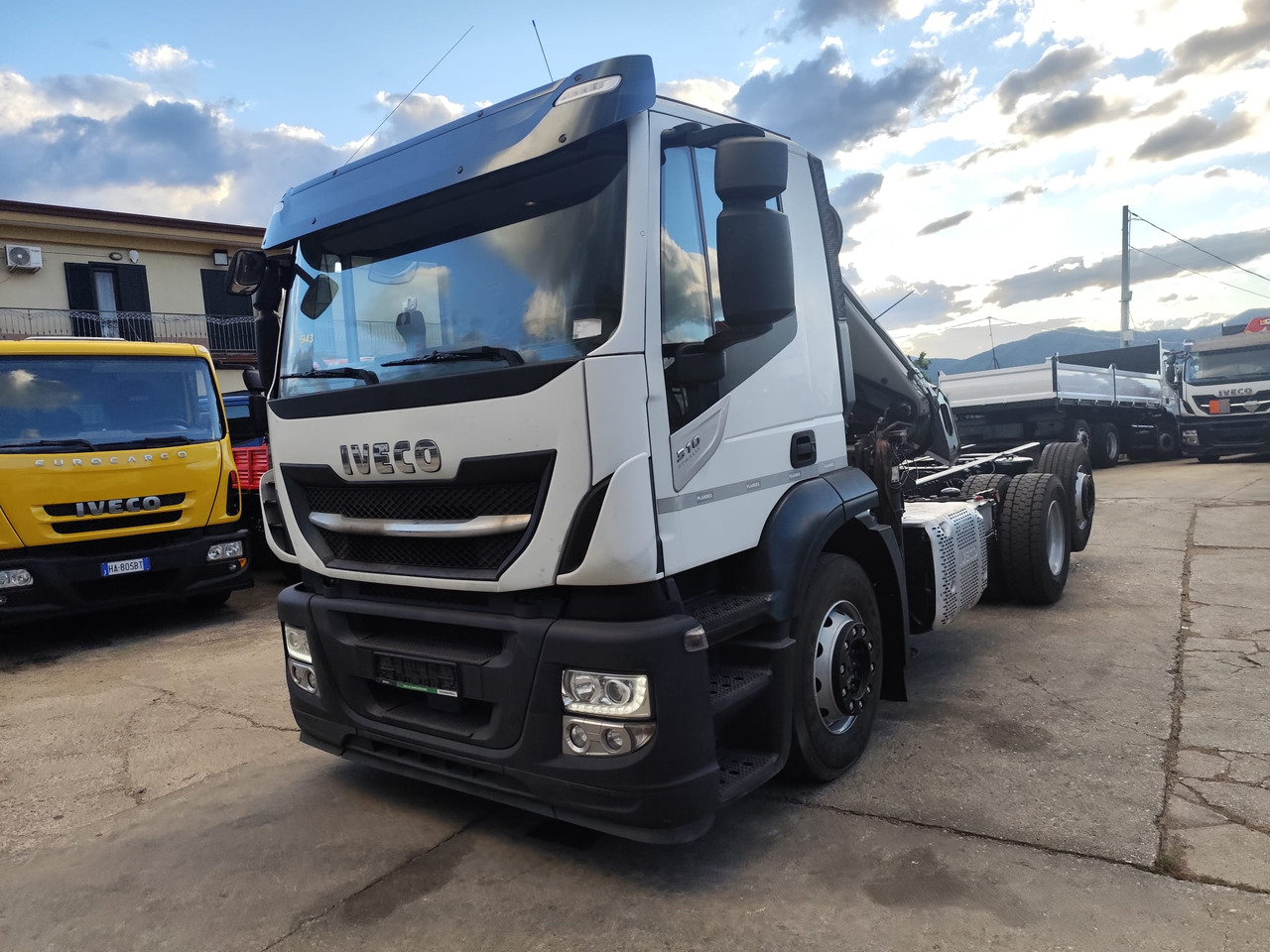 Kippiauto kuorma-auto, Nosturiauto IVECO STRALIS AD 260S31 Y/P: kuva Kippiauto kuorma-auto, Nosturiauto IVECO STRALIS AD 260S31 Y/P