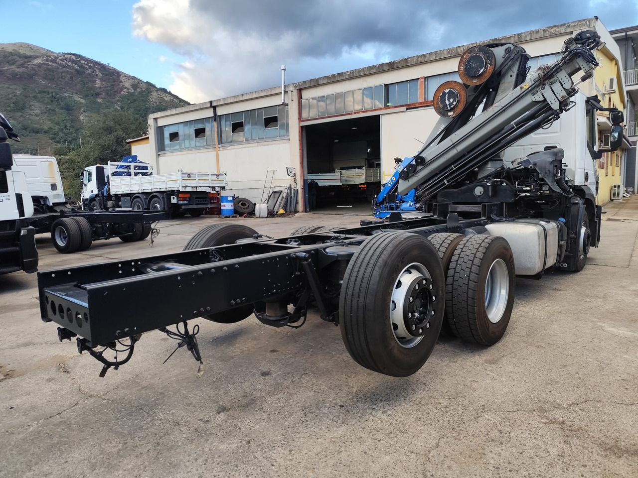 Kippiauto kuorma-auto, Nosturiauto IVECO STRALIS AD 260S31 Y/P: kuva Kippiauto kuorma-auto, Nosturiauto IVECO STRALIS AD 260S31 Y/P