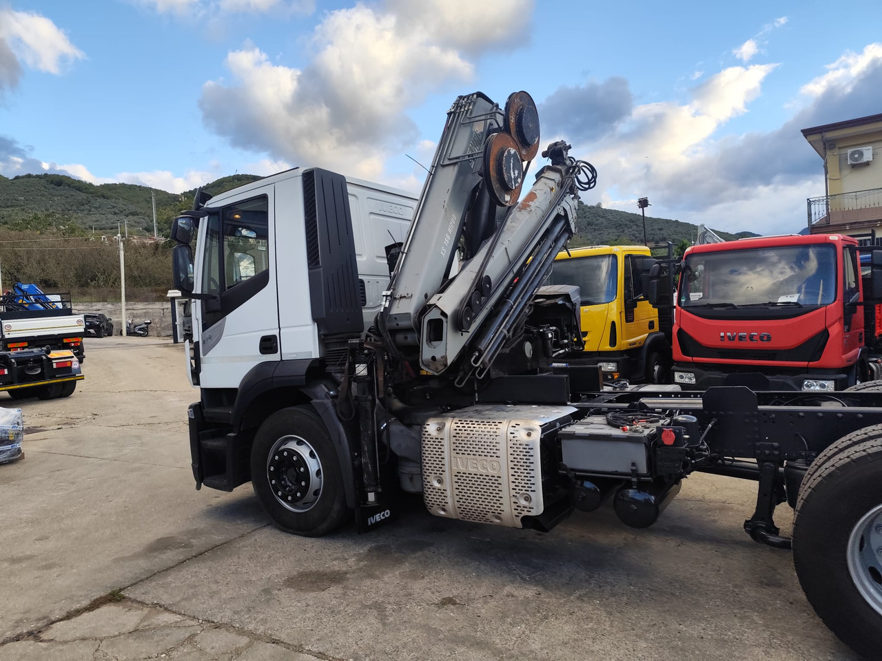 Kippiauto kuorma-auto, Nosturiauto IVECO STRALIS AD 260S31 Y/P: kuva Kippiauto kuorma-auto, Nosturiauto IVECO STRALIS AD 260S31 Y/P