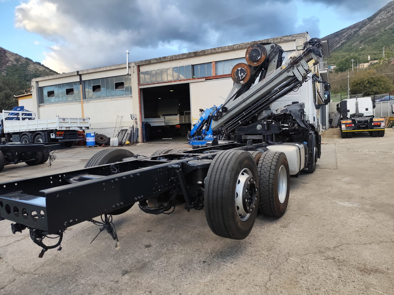 Kippiauto kuorma-auto, Nosturiauto IVECO STRALIS AD 260S31 Y/P: kuva Kippiauto kuorma-auto, Nosturiauto IVECO STRALIS AD 260S31 Y/P