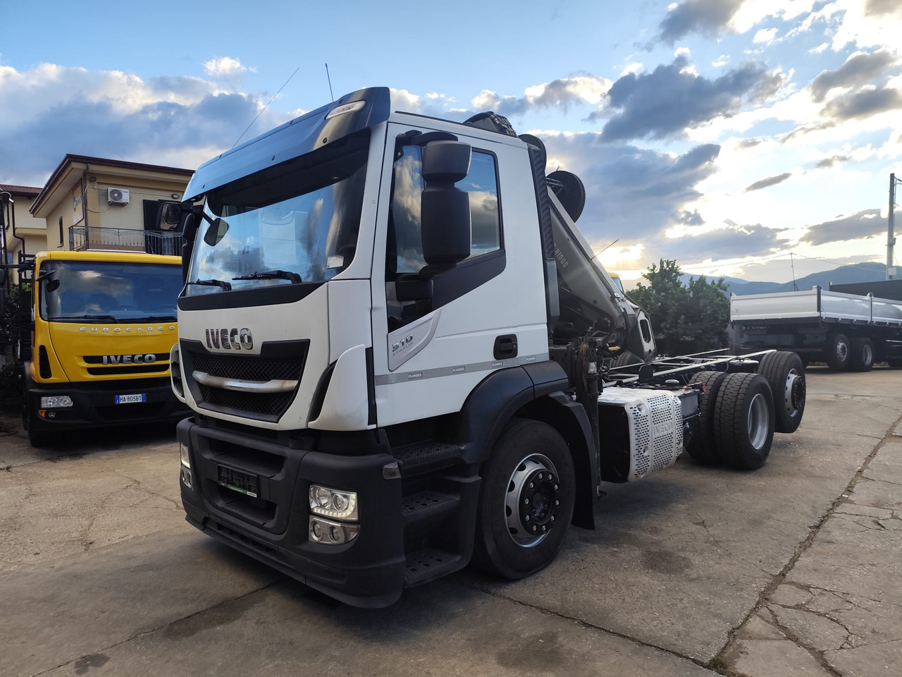 Kippiauto kuorma-auto, Nosturiauto IVECO STRALIS AD 260S31 Y/P: kuva Kippiauto kuorma-auto, Nosturiauto IVECO STRALIS AD 260S31 Y/P