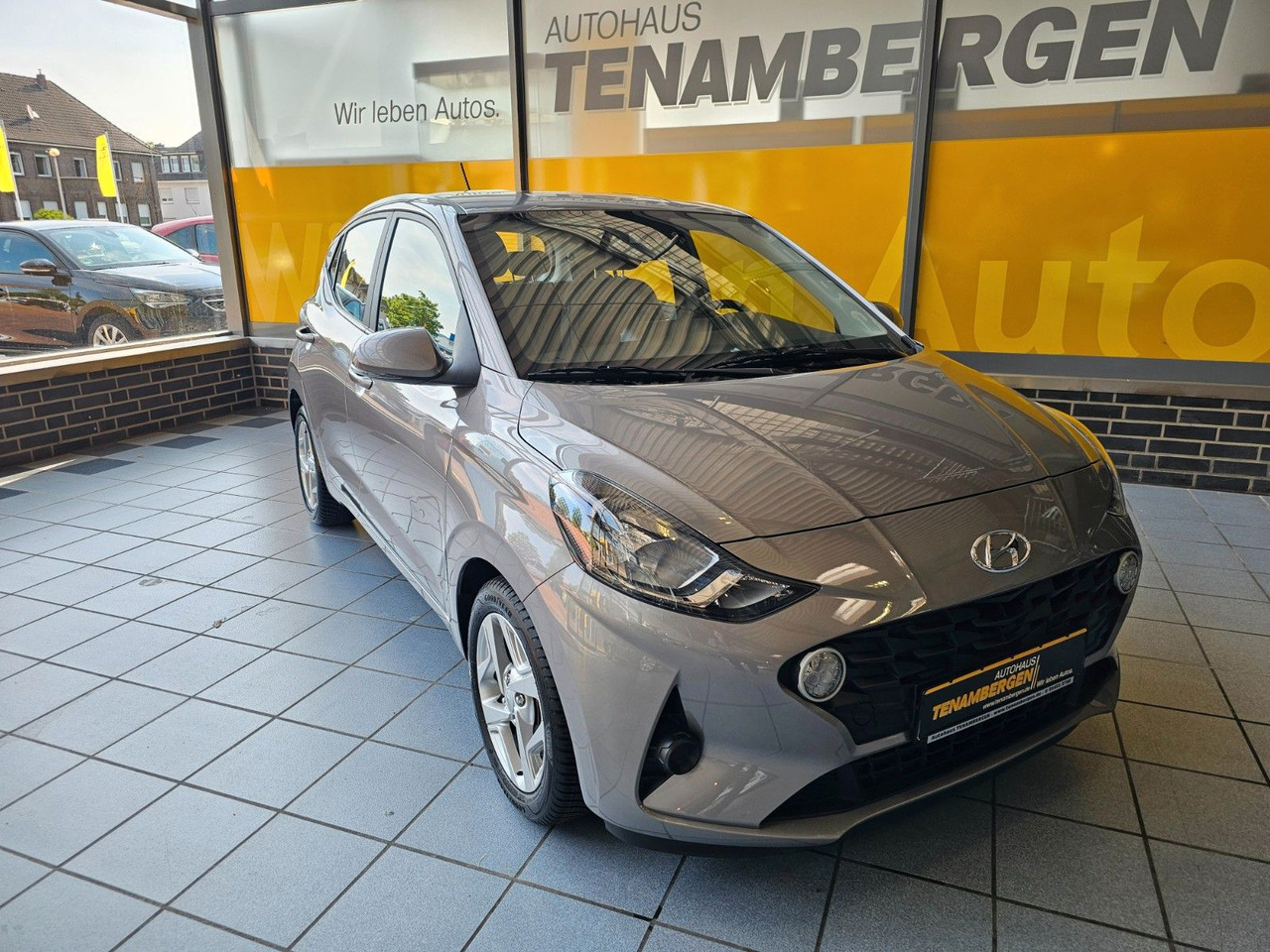 Hyundai i10 Trend AUTOMATIK SHZ PDC LenkrHzg DAB Spurhal - Henkilöauto: kuva Hyundai i10 Trend AUTOMATIK SHZ PDC LenkrHzg DAB Spurhal - Henkilöauto Hyundai i10 Trend AUTOMATIK SHZ PDC LenkrHzg DAB Spurhal - Henkilöauto: kuva Hyundai i10 Trend AUTOMATIK SHZ PDC LenkrHzg DAB Spurhal - Henkilöauto