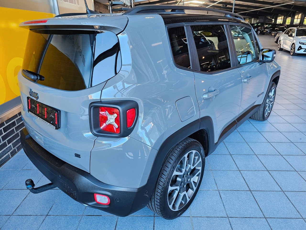 Jeep Renegade S Plug-In-Hybrid 4xe Kamera LED ACC AHK - Maasturi/ Katumaasturi: kuva Jeep Renegade S Plug-In-Hybrid 4xe Kamera LED ACC AHK - Maasturi/ Katumaasturi Jeep Renegade S Plug-In-Hybrid 4xe Kamera LED ACC AHK - Maasturi/ Katumaasturi: kuva Jeep Renegade S Plug-In-Hybrid 4xe Kamera LED ACC AHK - Maasturi/ Katumaasturi
