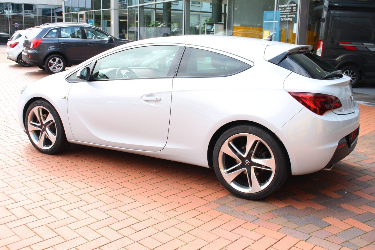 Opel Astra J GTC Innovation - Henkilöauto: kuva Opel Astra J GTC Innovation - Henkilöauto Opel Astra J GTC Innovation - Henkilöauto: kuva Opel Astra J GTC Innovation - Henkilöauto