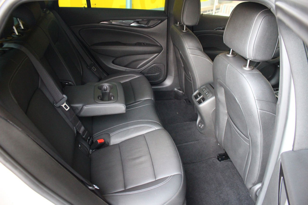Henkilöauto Opel Insignia B Sports Tourer Ultimate 4x4 AHK ACC: kuva Henkilöauto Opel Insignia B Sports Tourer Ultimate 4x4 AHK ACC