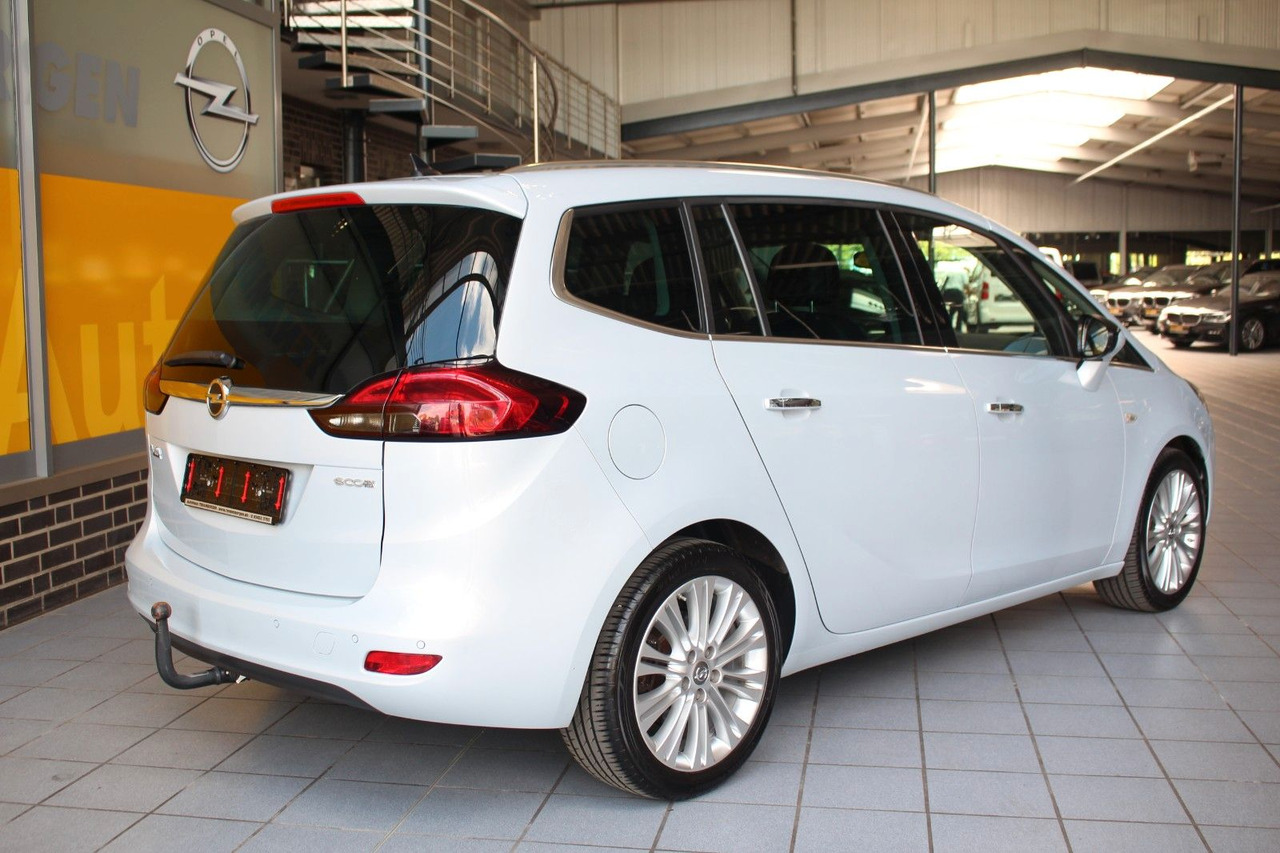 Opel Zafira Tourer Navi Innovation Bi Xenon Bluetooth - Pikkubussi: kuva Opel Zafira Tourer Navi Innovation Bi Xenon Bluetooth - Pikkubussi Opel Zafira Tourer Navi Innovation Bi Xenon Bluetooth - Pikkubussi: kuva Opel Zafira Tourer Navi Innovation Bi Xenon Bluetooth - Pikkubussi
