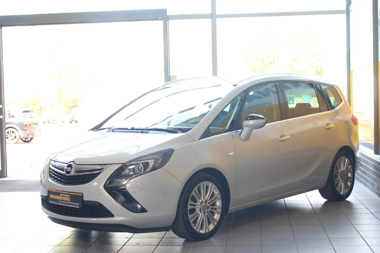 Opel Zafira Tourer Navi Innovation Bi Xenon Bluetooth - Pikkubussi: kuva Opel Zafira Tourer Navi Innovation Bi Xenon Bluetooth - Pikkubussi Opel Zafira Tourer Navi Innovation Bi Xenon Bluetooth - Pikkubussi: kuva Opel Zafira Tourer Navi Innovation Bi Xenon Bluetooth - Pikkubussi