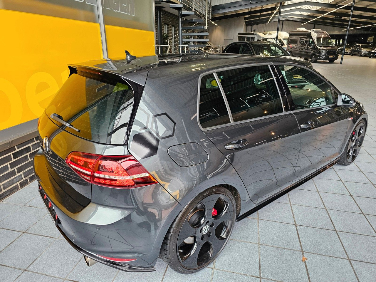 Volkswagen Golf VII Lim. GTI BMT SHZ BiXenon - Sedan: kuva Volkswagen Golf VII Lim. GTI BMT SHZ BiXenon - Sedan Volkswagen Golf VII Lim. GTI BMT SHZ BiXenon - Sedan: kuva Volkswagen Golf VII Lim. GTI BMT SHZ BiXenon - Sedan