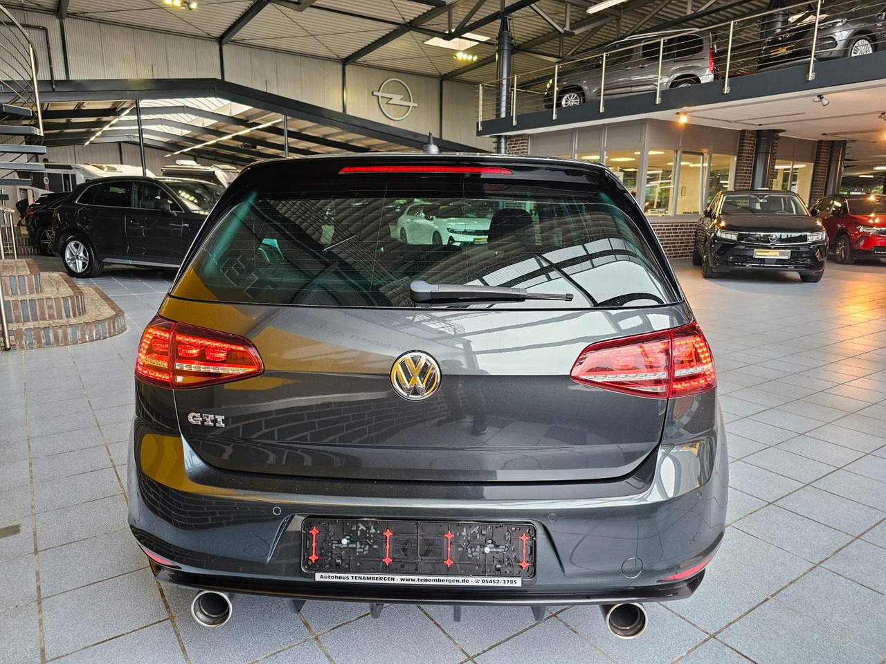 Volkswagen Golf VII Lim. GTI BMT SHZ BiXenon - Sedan: kuva Volkswagen Golf VII Lim. GTI BMT SHZ BiXenon - Sedan Volkswagen Golf VII Lim. GTI BMT SHZ BiXenon - Sedan: kuva Volkswagen Golf VII Lim. GTI BMT SHZ BiXenon - Sedan