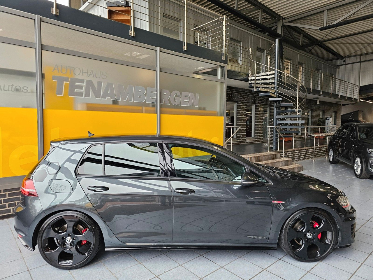 Volkswagen Golf VII Lim. GTI BMT SHZ BiXenon - Sedan: kuva Volkswagen Golf VII Lim. GTI BMT SHZ BiXenon - Sedan Volkswagen Golf VII Lim. GTI BMT SHZ BiXenon - Sedan: kuva Volkswagen Golf VII Lim. GTI BMT SHZ BiXenon - Sedan