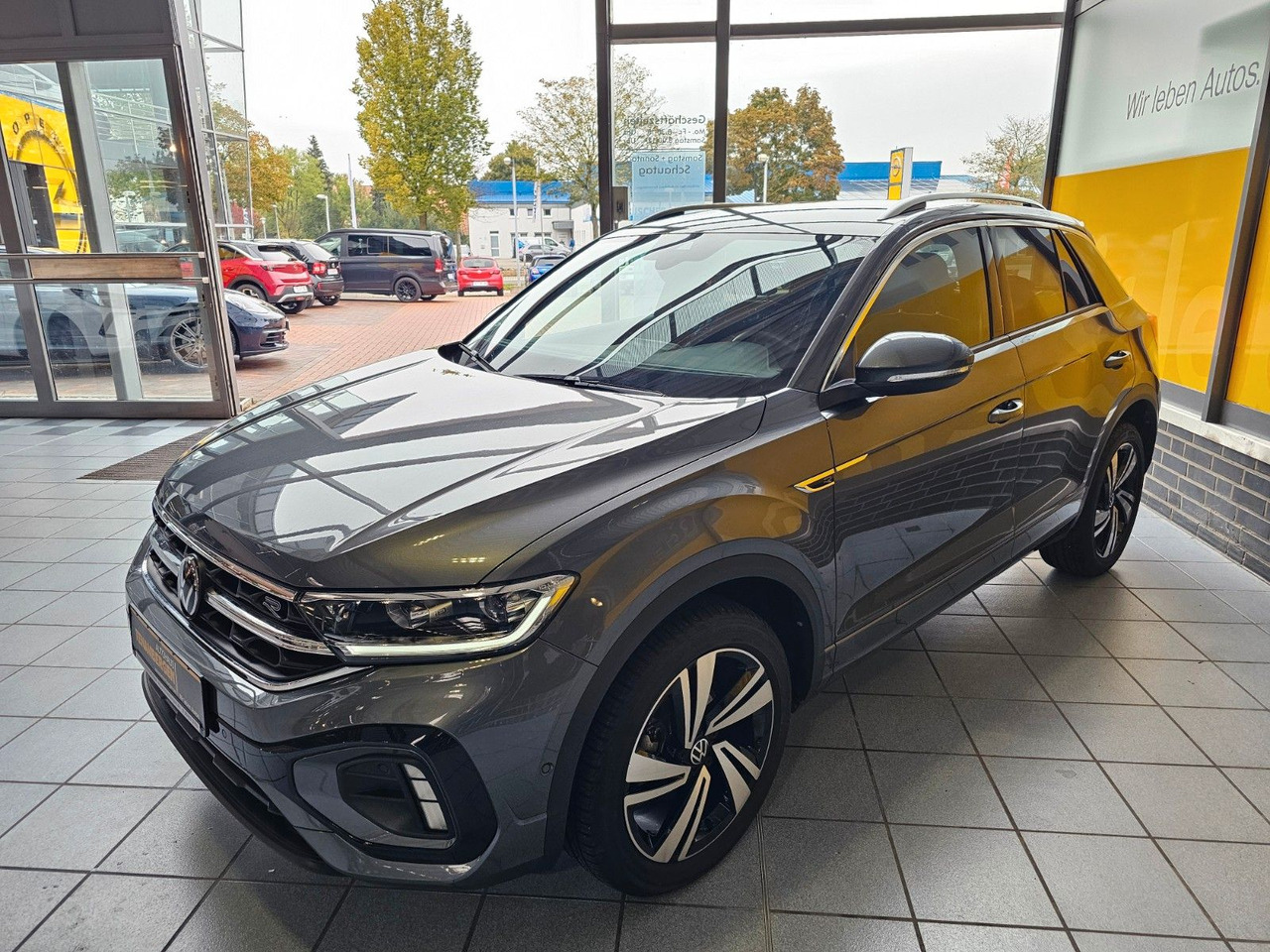 Volkswagen T-Roc R-Line eHeckklappe SHZ LED - Maasturi/ Katumaasturi: kuva Volkswagen T-Roc R-Line eHeckklappe SHZ LED - Maasturi/ Katumaasturi Volkswagen T-Roc R-Line eHeckklappe SHZ LED - Maasturi/ Katumaasturi: kuva Volkswagen T-Roc R-Line eHeckklappe SHZ LED - Maasturi/ Katumaasturi