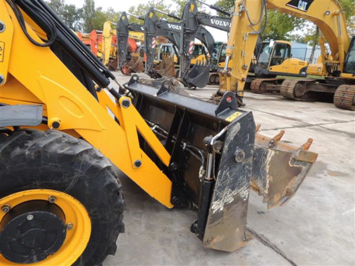 JCB 3CX - Kaivuri-trukki: kuva JCB 3CX - Kaivuri-trukki JCB 3CX - Kaivuri-trukki: kuva JCB 3CX - Kaivuri-trukki