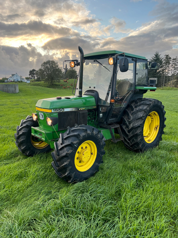 JOHN DEERE 1950 - Traktori: kuva JOHN DEERE 1950 - Traktori JOHN DEERE 1950 - Traktori: kuva JOHN DEERE 1950 - Traktori