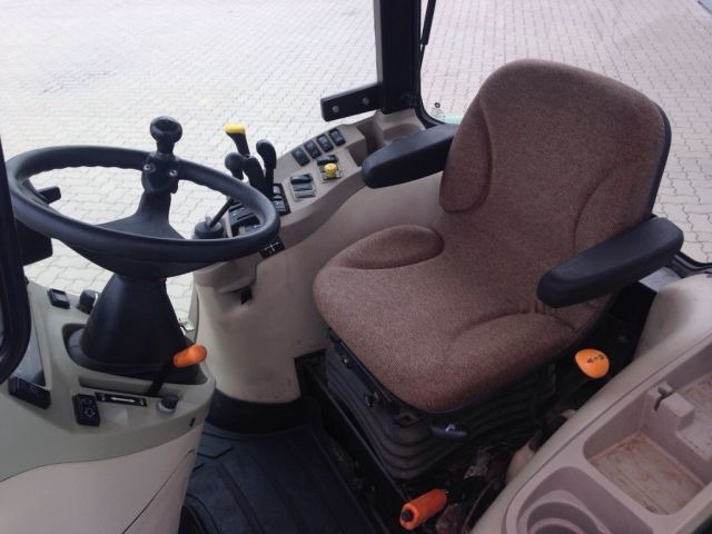 JOHN DEERE 3720 - Traktori: kuva JOHN DEERE 3720 - Traktori JOHN DEERE 3720 - Traktori: kuva JOHN DEERE 3720 - Traktori