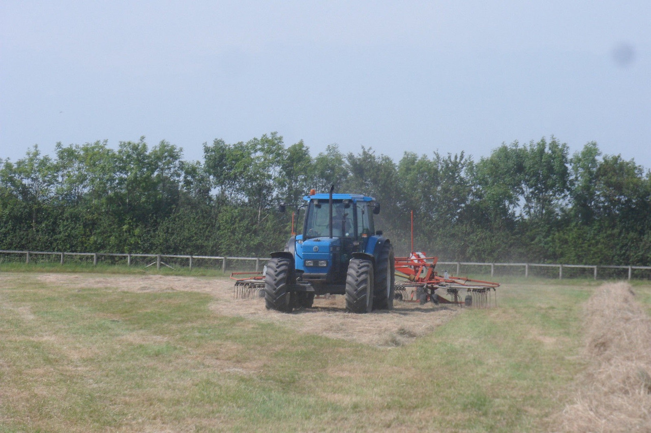 NEW HOLLAND 8340 - Traktori: kuva NEW HOLLAND 8340 - Traktori NEW HOLLAND 8340 - Traktori: kuva NEW HOLLAND 8340 - Traktori