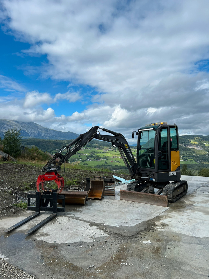 Volvo ECR25D - Kaivuri: kuva Volvo ECR25D - Kaivuri Volvo ECR25D - Kaivuri: kuva Volvo ECR25D - Kaivuri