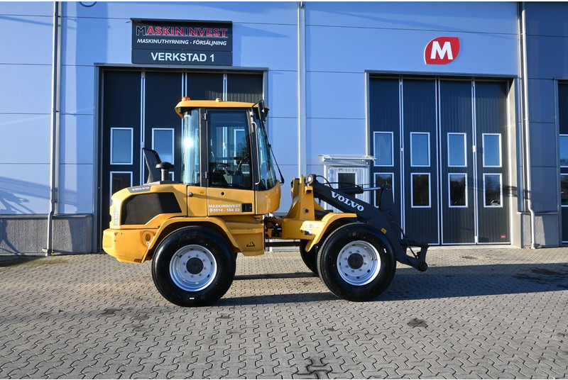 Volvo L30G - Pyöräkuormaaja: kuva Volvo L30G - Pyöräkuormaaja Volvo L30G - Pyöräkuormaaja: kuva Volvo L30G - Pyöräkuormaaja