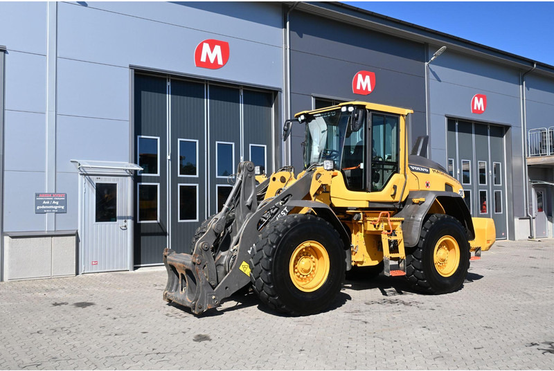 Volvo L90H - Pyöräkuormaaja: kuva Volvo L90H - Pyöräkuormaaja Volvo L90H - Pyöräkuormaaja: kuva Volvo L90H - Pyöräkuormaaja