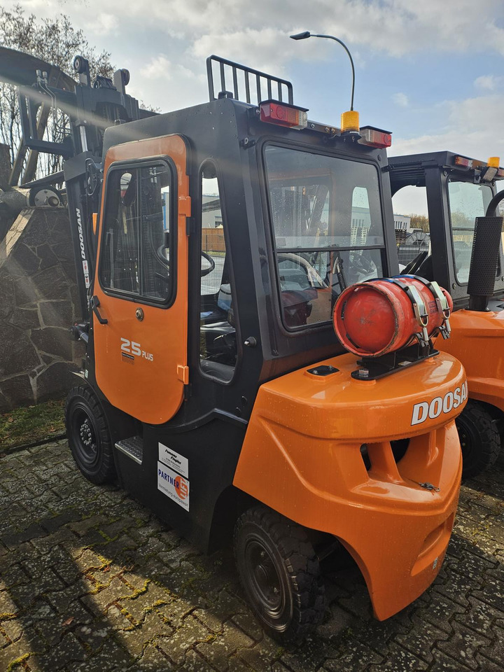 Doosan G25GP - Kaasutrukki: kuva Doosan G25GP - Kaasutrukki Doosan G25GP - Kaasutrukki: kuva Doosan G25GP - Kaasutrukki