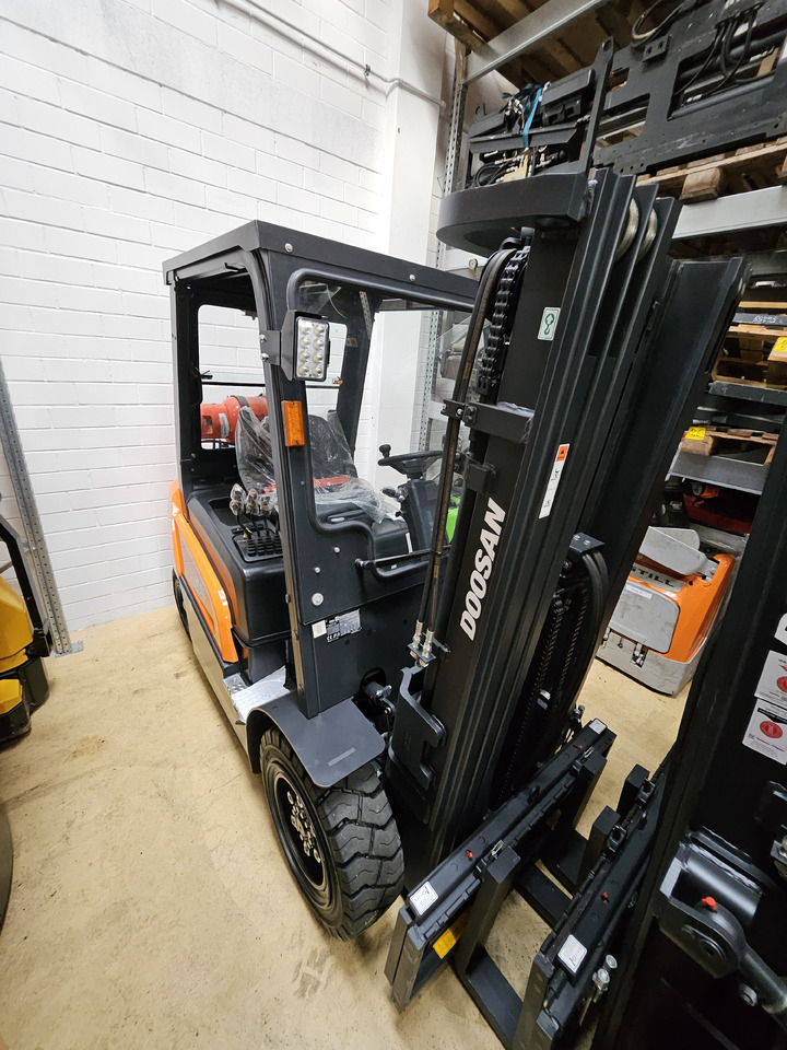 Doosan G25NXP - Kaasutrukki: kuva Doosan G25NXP - Kaasutrukki Doosan G25NXP - Kaasutrukki: kuva Doosan G25NXP - Kaasutrukki