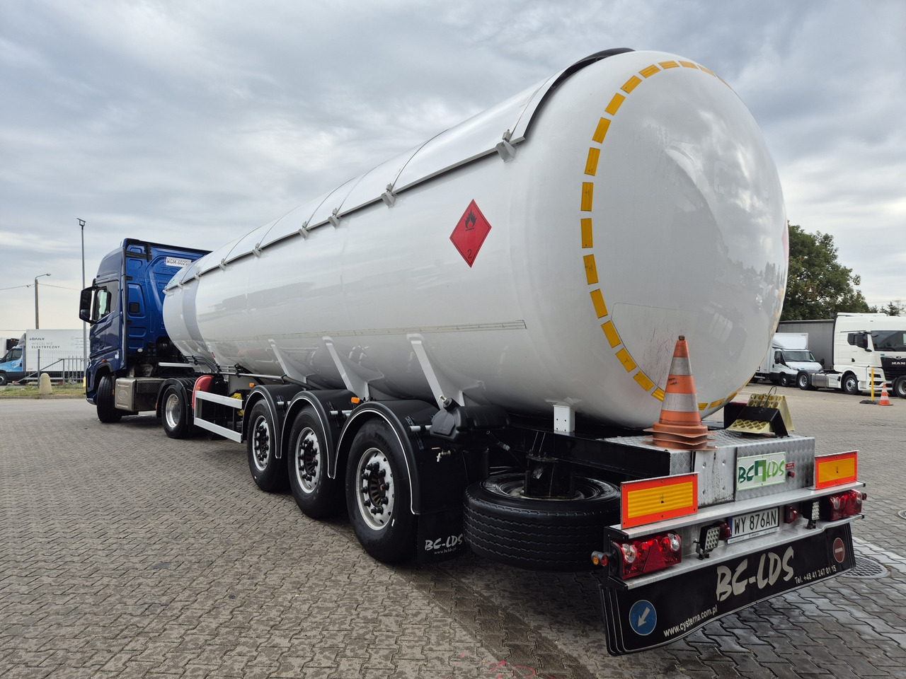 BC-LDS EMERSON/ propane/ butane/ lpg/ gpl - Säiliöpuoliperävaunu: kuva BC-LDS EMERSON/ propane/ butane/ lpg/ gpl - Säiliöpuoliperävaunu BC-LDS EMERSON/ propane/ butane/ lpg/ gpl - Säiliöpuoliperävaunu: kuva BC-LDS EMERSON/ propane/ butane/ lpg/ gpl - Säiliöpuoliperävaunu