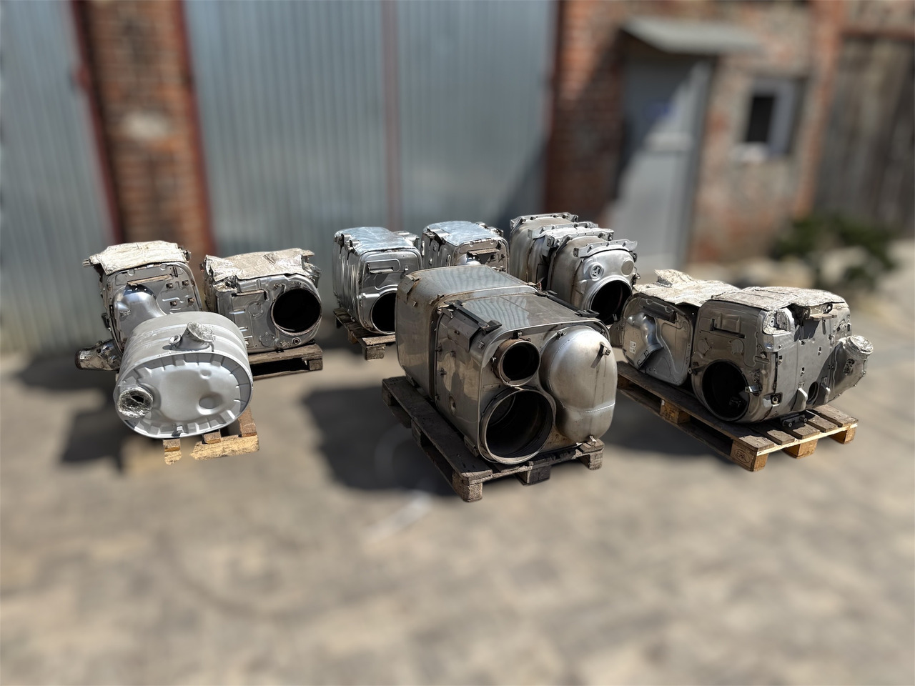 Catalyst exhaust SCR DPF DOC DAF MAN VOLVO SCANIA RENAULT XF 106 XG XG+ TGX TGS FH13 - Katalysaattori: kuva Catalyst exhaust SCR DPF DOC DAF MAN VOLVO SCANIA RENAULT XF 106 XG XG+ TGX TGS FH13 - Katalysaattori Catalyst exhaust SCR DPF DOC DAF MAN VOLVO SCANIA RENAULT XF 106 XG XG+ TGX TGS FH13 - Katalysaattori: kuva Catalyst exhaust SCR DPF DOC DAF MAN VOLVO SCANIA RENAULT XF 106 XG XG+ TGX TGS FH13 - Katalysaattori