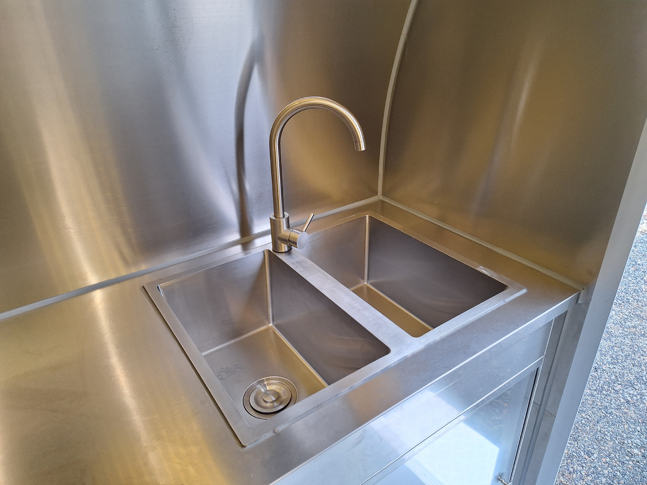Deli Star EasyGo 280 - EU standards - Myyntivaunu: kuva Deli Star EasyGo 280 - EU standards - Myyntivaunu Deli Star EasyGo 280 - EU standards - Myyntivaunu: kuva Deli Star EasyGo 280 - EU standards - Myyntivaunu