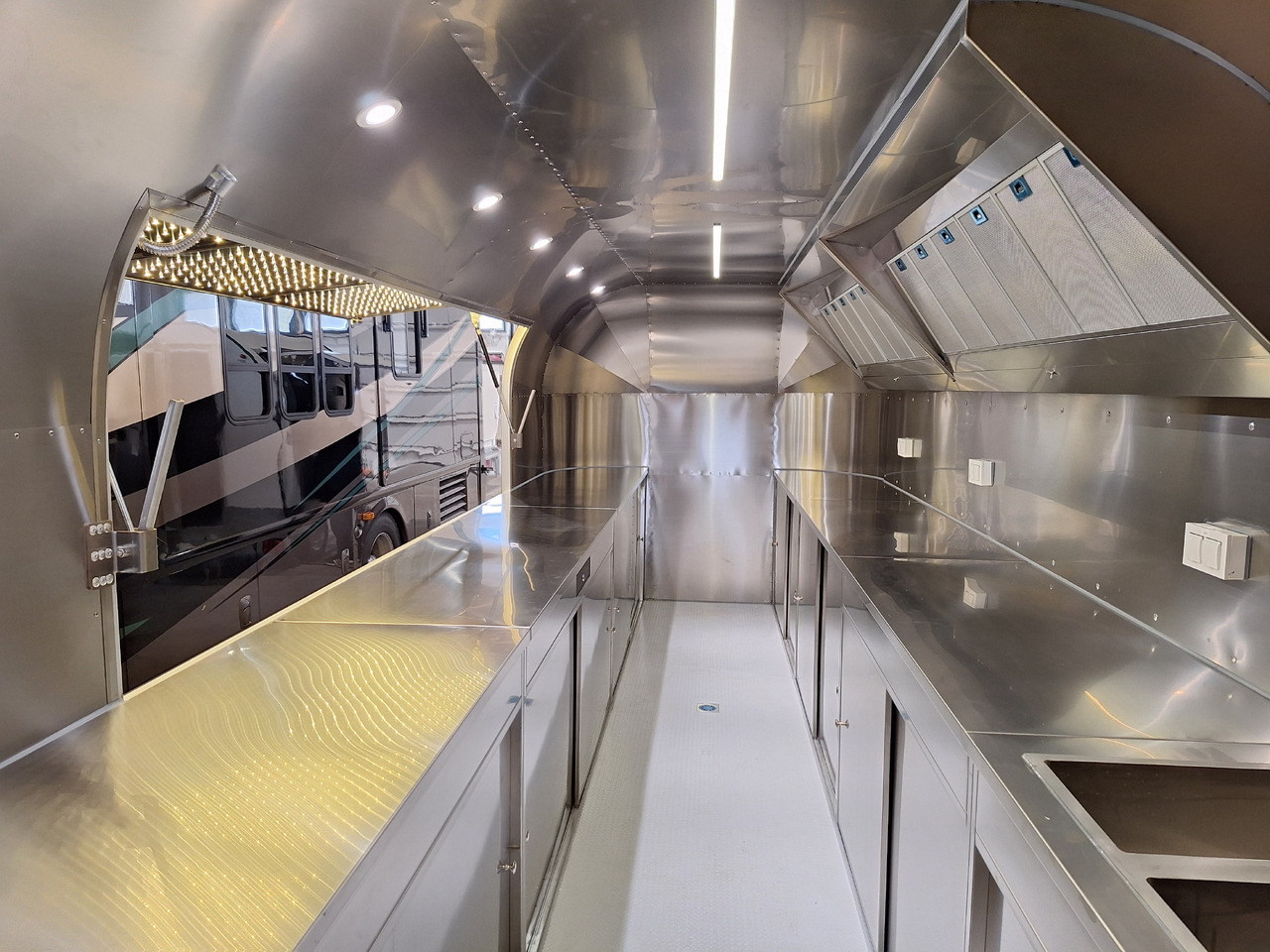 Deli Star Trailer American 4000 - EU standards - Myyntivaunu: kuva Deli Star Trailer American 4000 - EU standards - Myyntivaunu Deli Star Trailer American 4000 - EU standards - Myyntivaunu: kuva Deli Star Trailer American 4000 - EU standards - Myyntivaunu