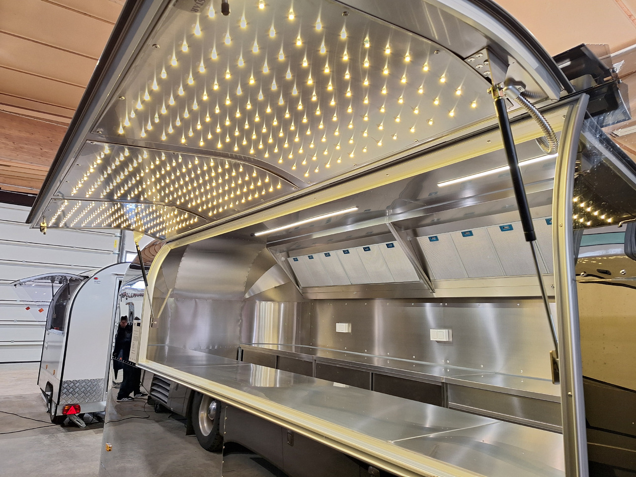 Leasing Deli Star Trailer American 6000 - EU Standards Deli Star Trailer American 6000 - EU Standards: kuva Leasing Deli Star Trailer American 6000 - EU Standards Deli Star Trailer American 6000 - EU Standards