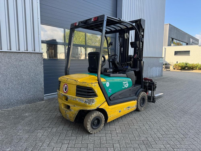 Komatsu FB30H-3R - Vastapainotrukki: kuva Komatsu FB30H-3R - Vastapainotrukki Komatsu FB30H-3R - Vastapainotrukki: kuva Komatsu FB30H-3R - Vastapainotrukki