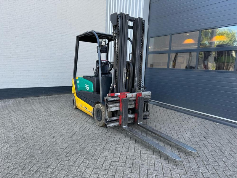 Komatsu FB30H-3R - Vastapainotrukki: kuva Komatsu FB30H-3R - Vastapainotrukki Komatsu FB30H-3R - Vastapainotrukki: kuva Komatsu FB30H-3R - Vastapainotrukki