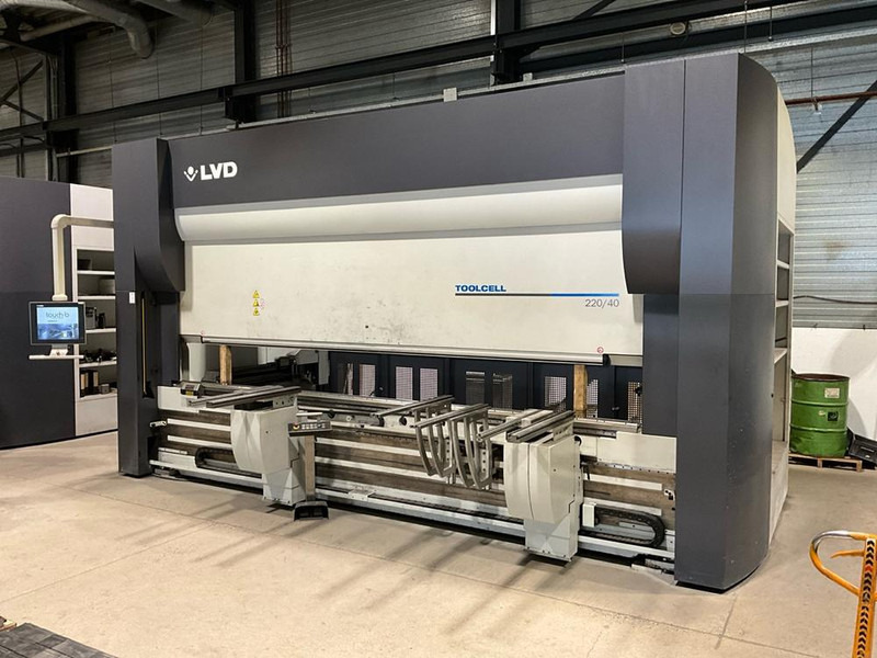 LVD TC 220/40 - Metallintyöstökone: kuva LVD TC 220/40 - Metallintyöstökone LVD TC 220/40 - Metallintyöstökone: kuva LVD TC 220/40 - Metallintyöstökone