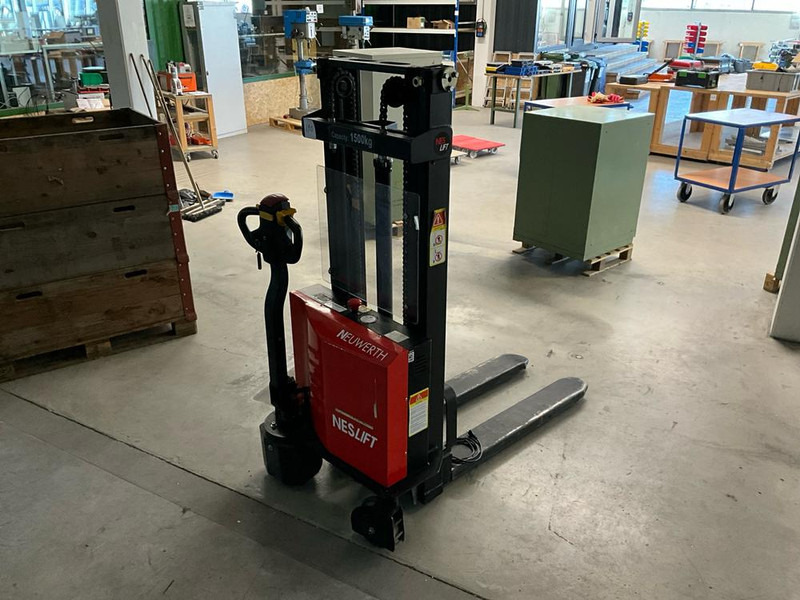 Neslift SR 1500 SX - Pinoamistrukki: kuva Neslift SR 1500 SX - Pinoamistrukki Neslift SR 1500 SX - Pinoamistrukki: kuva Neslift SR 1500 SX - Pinoamistrukki