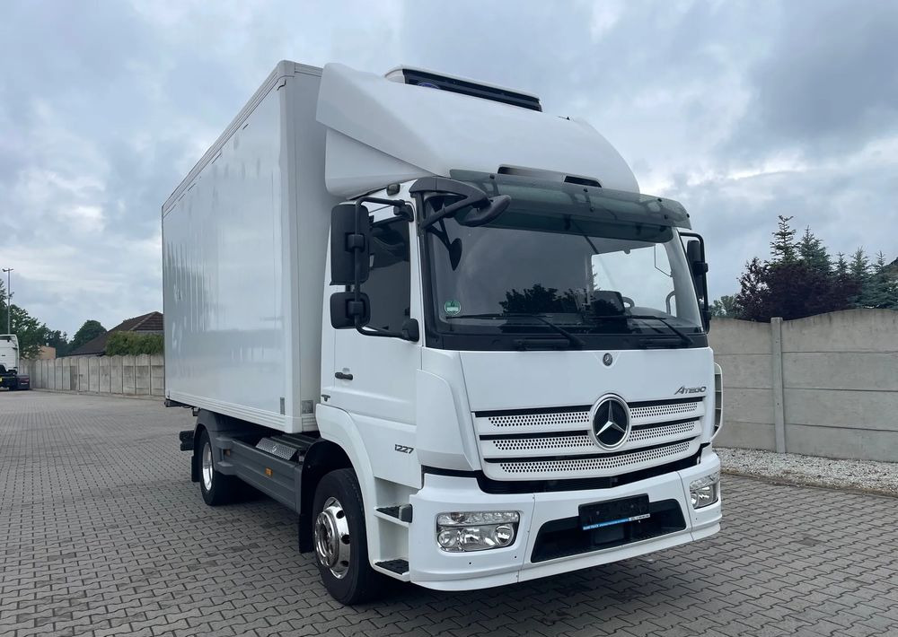 Mercedes-Benz ATEGO 1227 CHŁODNIA HAKOWA / HAKÓWKA - Refrigeraattori kuorma-auto: kuva Mercedes-Benz ATEGO 1227 CHŁODNIA HAKOWA / HAKÓWKA - Refrigeraattori kuorma-auto Mercedes-Benz ATEGO 1227 CHŁODNIA HAKOWA / HAKÓWKA - Refrigeraattori kuorma-auto: kuva Mercedes-Benz ATEGO 1227 CHŁODNIA HAKOWA / HAKÓWKA - Refrigeraattori kuorma-auto
