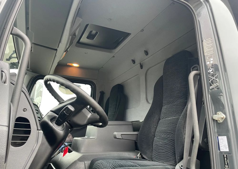 Pressukapelli kuorma-auto Mercedes-Benz ATEGO 1230: kuva Pressukapelli kuorma-auto Mercedes-Benz ATEGO 1230