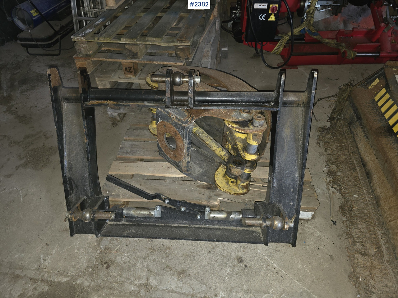 Attachment bracket 3-point / Large BM - Lisälaitteet - Rakennuskoneet: kuva Attachment bracket 3-point / Large BM - Lisälaitteet - Rakennuskoneet Attachment bracket 3-point / Large BM - Lisälaitteet - Rakennuskoneet: kuva Attachment bracket 3-point / Large BM - Lisälaitteet - Rakennuskoneet