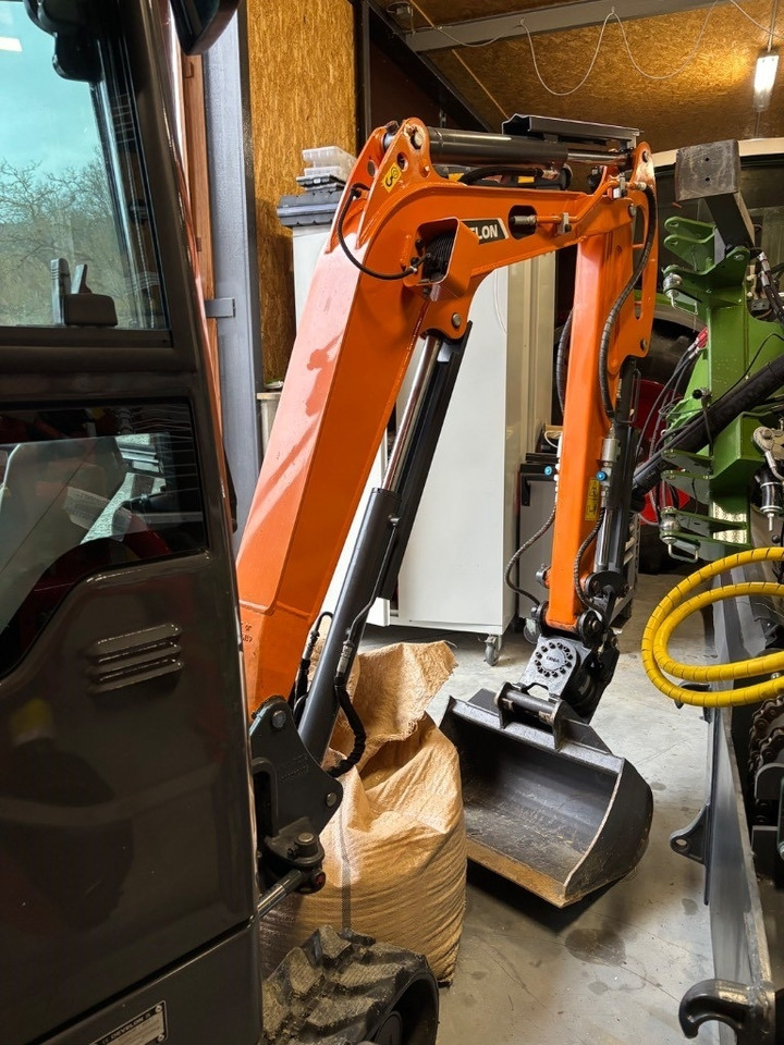 Develon DX 19 Z-7 - Minikuormaaja: kuva Develon DX 19 Z-7 - Minikuormaaja Develon DX 19 Z-7 - Minikuormaaja: kuva Develon DX 19 Z-7 - Minikuormaaja