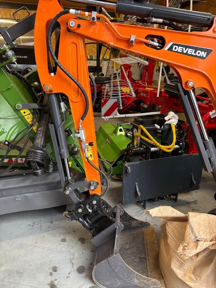 Develon DX 19 Z-7 - Minikuormaaja: kuva Develon DX 19 Z-7 - Minikuormaaja Develon DX 19 Z-7 - Minikuormaaja: kuva Develon DX 19 Z-7 - Minikuormaaja