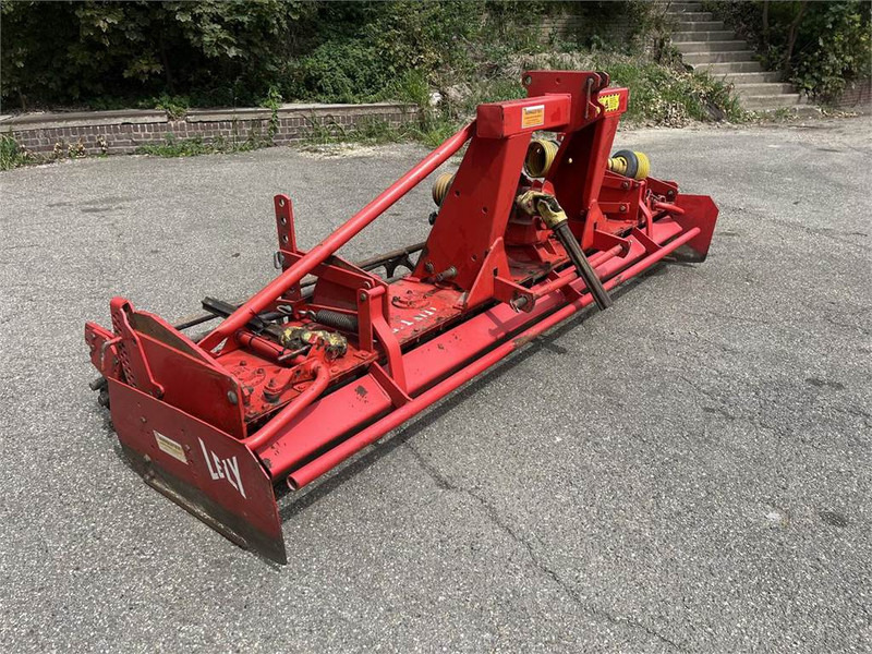 Lely 300-22 - Vaakatasojyrsin: kuva Lely 300-22 - Vaakatasojyrsin Lely 300-22 - Vaakatasojyrsin: kuva Lely 300-22 - Vaakatasojyrsin