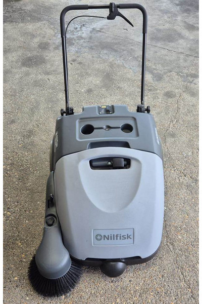 Nilfisk SW 750 - Lakaisuauto: kuva Nilfisk SW 750 - Lakaisuauto Nilfisk SW 750 - Lakaisuauto: kuva Nilfisk SW 750 - Lakaisuauto