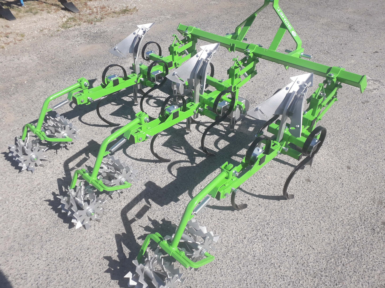 BOMET Bineuse Butteuse à rouleaux 2 rangs NORMA - Äes: kuva BOMET Bineuse Butteuse à rouleaux 2 rangs NORMA - Äes BOMET Bineuse Butteuse à rouleaux 2 rangs NORMA - Äes: kuva BOMET Bineuse Butteuse à rouleaux 2 rangs NORMA - Äes