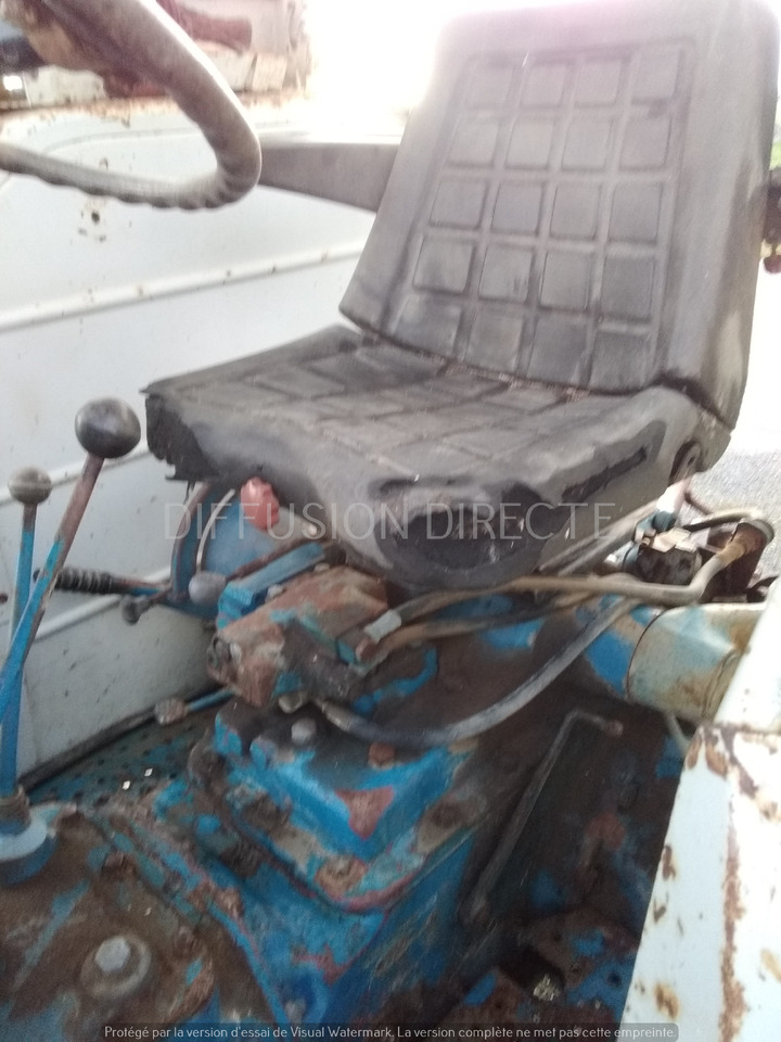FORD TRACTEUR AGRICOLE 5000 SUPER MAJOR - Traktori: kuva FORD TRACTEUR AGRICOLE 5000 SUPER MAJOR - Traktori FORD TRACTEUR AGRICOLE 5000 SUPER MAJOR - Traktori: kuva FORD TRACTEUR AGRICOLE 5000 SUPER MAJOR - Traktori