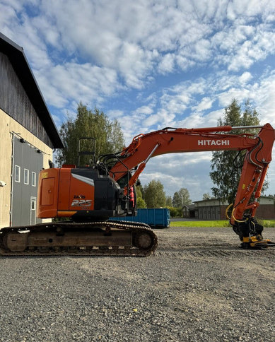HitachiZX225USLC-7 + Engcon - Telakaivukone: kuva HitachiZX225USLC-7 + Engcon - Telakaivukone HitachiZX225USLC-7 + Engcon - Telakaivukone: kuva HitachiZX225USLC-7 + Engcon - Telakaivukone